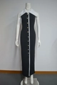 Détail d'une robe noire élégante avec bande contrastée blanche et dix boutons en perles - XS / Noir