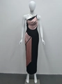 Elegantes schwarzes One-Shoulder-Bandagenkleid mit hellrosa Fransendetails am Saum - XS / Rosa