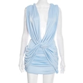 Detail van de taillestrik en zijwaartse rimpeling op een lichtblauwe bodycon jurk - S / Blauw
