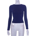 Dettaglio della maglia blu scuro a maniche lunghe slim fit con scollo rotondo - S / Blu Notte