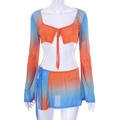 Dettaglio di un set a due pezzi in mesh con top a maniche lunghe e gonna a portafoglio - M / Arancione