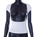 Detalle de un crop top blanco con busto abierto y banda elástica ancha en la cintura - S / Blanco