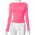 Dettaglio della maglietta rosa neon a maniche lunghe slim fit ad alta elasticità su manichino - S / Rosa Rosso