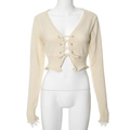 Haut court chic en maille beige à manches longues avec laçage et col en V - Blanc