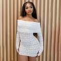 Elegante witte kant bodycon jurk met blote schouders en een stijlvolle omgeslagen kraag - L / Wit