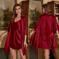 Ensemble pyjama deux pièces en soie glacée bordeaux avec robe à bretelles et peignoir - S / Bordeaux