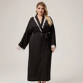 Elegante vestaglia lunga in raso nero con bordo in pizzo bianco e cintura in vita - 1XL / Nero