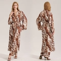 Ensemble peignoir en satin à imprimé léopard pour femme avec pantalon à rayures de tigre - Taille unique / Léopard Brun Doré