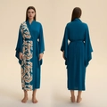 Bata kimono de satén azul lago para mujer con estampado de hojas y cinturón - Talla Única / Azul Otoño (WP3950)