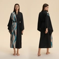 Albornoz largo de satén negro con estampado de ondas, mangas anchas y cinturón lazo - Talla Única / Verde Río Frío (WP3950)