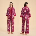 Conjunto de pijama de satén granate con estampado floral, top cruzado y pantalón largo - S / Floral Bermellón