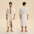 Set accappatoio da uomo in raso bianco con bordo geometrico giallo e pantaloncini - Taglia unica / Tops / Bianco