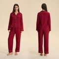 Pigiama due pezzi da donna in raso rosso scuro con maniche lunghe e bordini bianchi - S / Rosso Vino (Donne)
