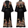 Robe de chambre longue en satin noir pour femme avec imprimé floral et ceinture nouée - Taille unique / Floral d'Encre (Noir Floral Vibrant)
