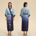 Zijden satijnen kimono-gewaad met blauw-paars verloop en elegante bloemenprint - Eén Maat / Blauw Verloop