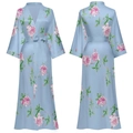 Peignoir en satin bleu clair à fleurs pour femme avec manches longues et ceinture - Taille unique / Floraison d'Azur (Bleu Clair & Rose)