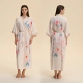 Robe de chambre longue en satin beige à fleurs avec col en V et ceinture ajustable - Taille unique / Floral Encre Crème