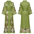 Long peignoir en satin vert sauge avec imprimés de lys blancs et ceinture nouée - Taille unique / Ruisseau de Nuage (Vert & Imprimé Lys)