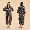 Peignoir long en satin pour femme noir avec imprimés floraux colorés et ceinture nouée - Taille Unique / Épiphyllum au Clair de Lune