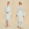 Elegante accappatoio lungo in chiffon bianco con pizzo e maniche a campana - Taglia unica / Bianco