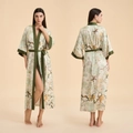 Peignoir en satin vert clair pour femme avec imprimés floraux et bordure foncée - Taille Unique / Prairie d'Été