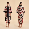 Peignoir kimono en satin pour femme avec imprimé marbre abstrait rouge et noir et ceinture - Taille Unique / Plantain de Laque