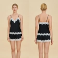 Elegantes schwarzes Satin-Schlafanzug-Set mit weißem Spitzenbesatz und Shorts - XS / Schwarz