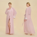 Accappatoio lungo rosa in chiffon da donna con eleganti polsini in pizzo e cintura - Taglia unica / Vestaglia Singola / Rosa Loto