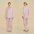Pyjama rose en soie avec dentelle blanche élégante aux poignets et pantalon large - S / Rose Lotus