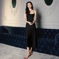 Robe nuisette élégante en satin noir pour femme avec col bénitier et finition soyeuse - M / Noir