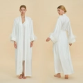 Weißes Satin-Pyjama-Set mit Federbesatz an den Ärmeln und einem V-Ausschnitt-Bademantel - S / Weiß