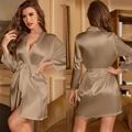 Peignoir élégant en satin de soie champagne pour femme avec col en V et ceinture nouée - S / Camel