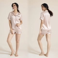 Damen Schlafanzug-Set aus rosa Satin mit kurzen Ärmeln und Kontrastpaspeln - M / Champagner