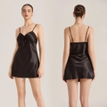 Elegantes schwarzes Seidensatin-Nachthemd mit Trägern und Schleifendetail vorne - S / Oberteile / Schwarz