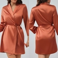 Peignoir élégant en satin orange brûlé avec manches longues et ceinture en soie - 2XL / Robes / Caramel