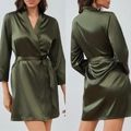 Peignoir élégant en satin vert foncé pour femme avec manches longues et ceinture nouée - 2XL / Robes / vert olive