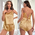 Goldenes Satin-Pyjama-Set für Damen mit überkreuzten Trägern und süßer Schleife - S / Champagner