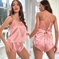 Ensemble de pyjama en satin rose avec haut à bretelles croisées et short assorti - Rose Abricot