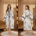 Peignoir luxueux en satin ivoire avec imprimés floraux et finition aspect soie douce - Gris Ivoire Ombre Florale