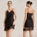 Elegantes schwarzes Satin-Nachthemd mit floraler Spitze und feinen Trägern für Damen - S / Schwarz