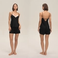 Set pigiama da donna in raso nero con pizzo bianco e spalline incrociate - S / Nero