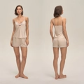 Hausanzug-Set aus champagnerfarbenem Satin mit Camisole und Shorts mit Spitzenbesatz - S / Champagner