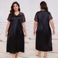 Nachthemd aus schwarzem Satin in Übergröße mit Spitze, kurzen Ärmeln und lockerer Form - 1XL / Schwarz