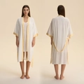 Damen Loungewear-Set in Weiß mit gelben Mustern und Bindegürtel-Bademantel aus Satin - Einheitsgröße / Damen Weiß (Bademantel Und Shorts)