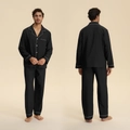 Dünner schwarzer Herren-Schlafanzug mit weißem Paspel-Detail, Set aus Oberteil und Hose - M / Schwarz (Herren)