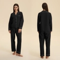 Damen Schlafanzug-Set in Schwarz aus Baumwolle mit weißer Paspelierung und V-Ausschnitt - S / Schwarz (Damen)