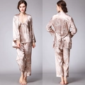 Set pigiama 3 pezzi in seta color champagne da donna con stampa barocca e vestaglia - M / Cammello
