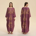 Vestido caftán bohemio morado oscuro con motivos barrocos dorados y holgado - Patrón Púrpura Imperial (ZP3946)