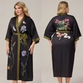 Peignoir kimono en satin noir pour femme avec imprimé floral et bordure vert olive - Taille unique / Branche Colorée Fond Noir