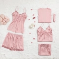 Rosa 5-teiliges Satin-Pyjama-Set für Damen mit Spitzenbesatz und passendem Zubehör - M / Rosa